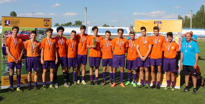 u19