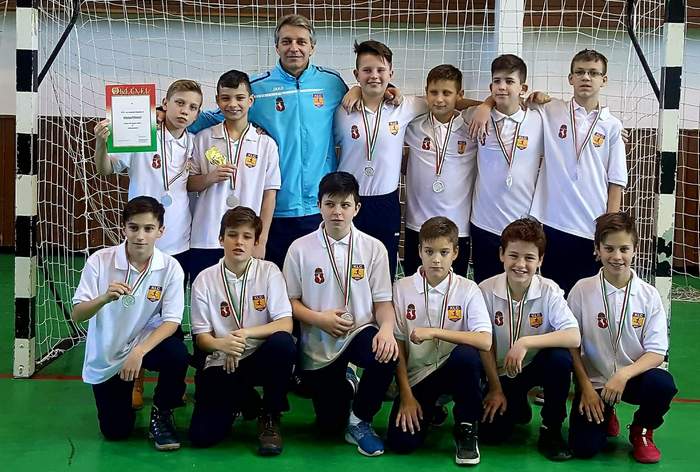 u13