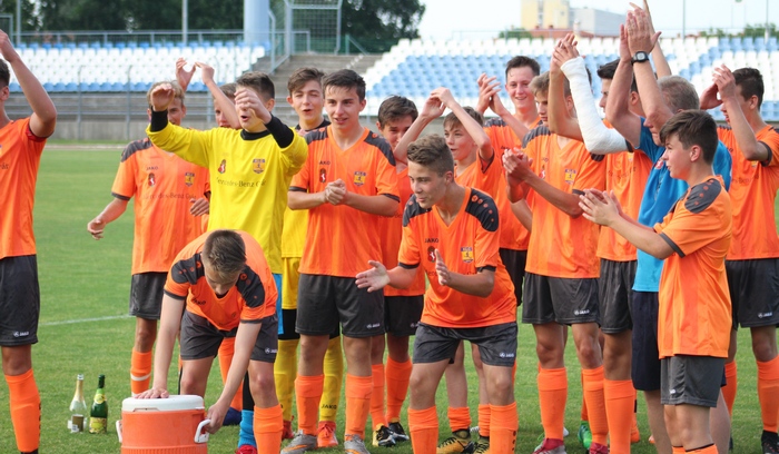 u15