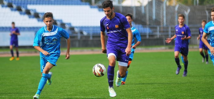 U16