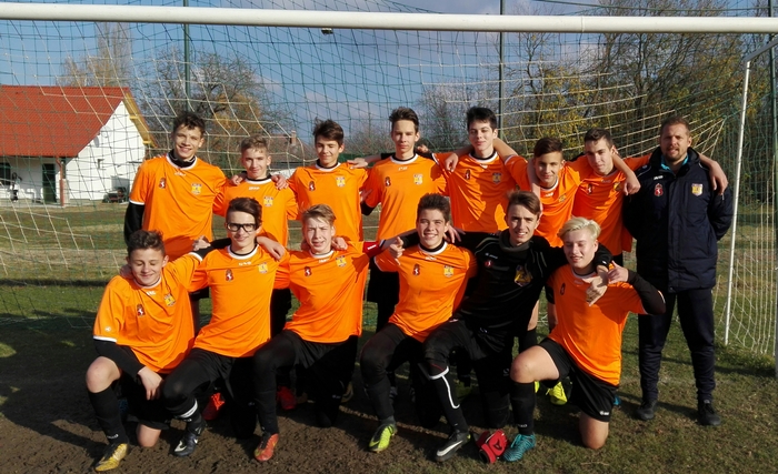 u16