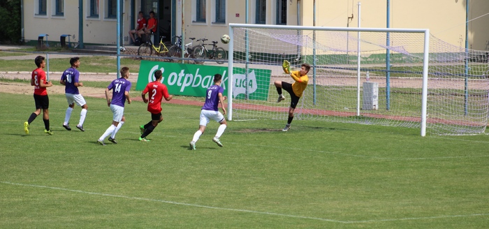 U16