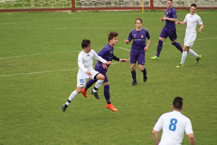 u19